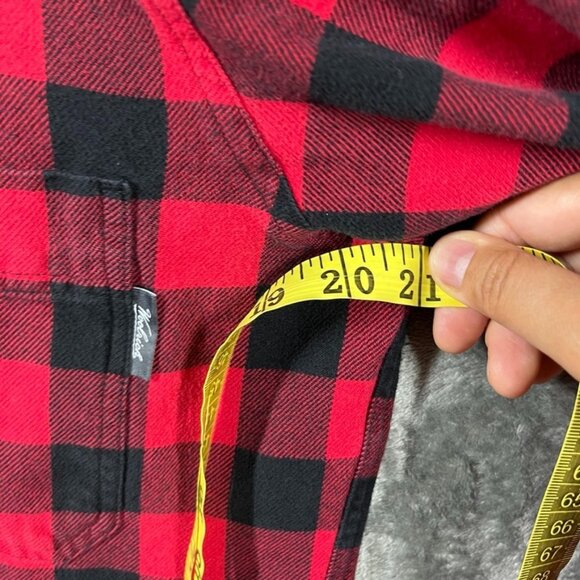 Woolrich Flannel Plaid Button Shirt Mens Size Medium Red Black Cotton Pocket - Picture 7 of 10